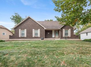 1605 SW 11th St, Blue Springs, MO 64015