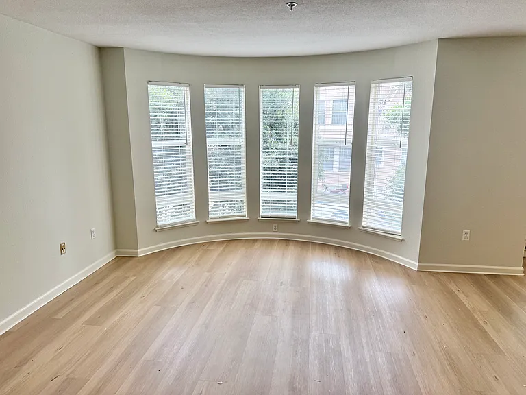 405 12th Ave #201 — Photo 2