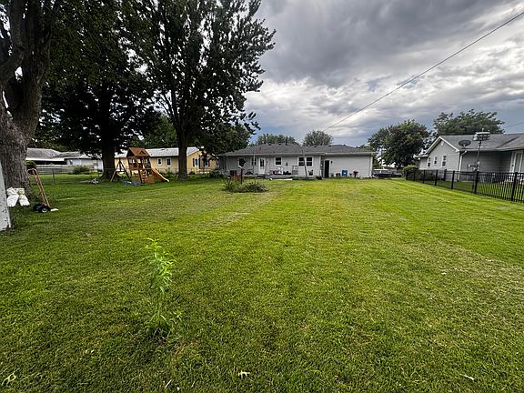 4th image of 725 Crestwood Dr