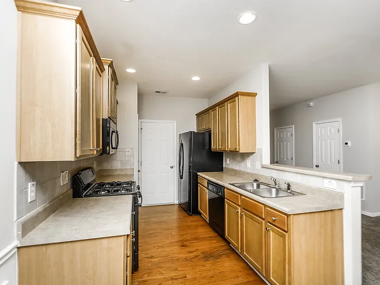 713 Celeste Ln SW — Photo 9
