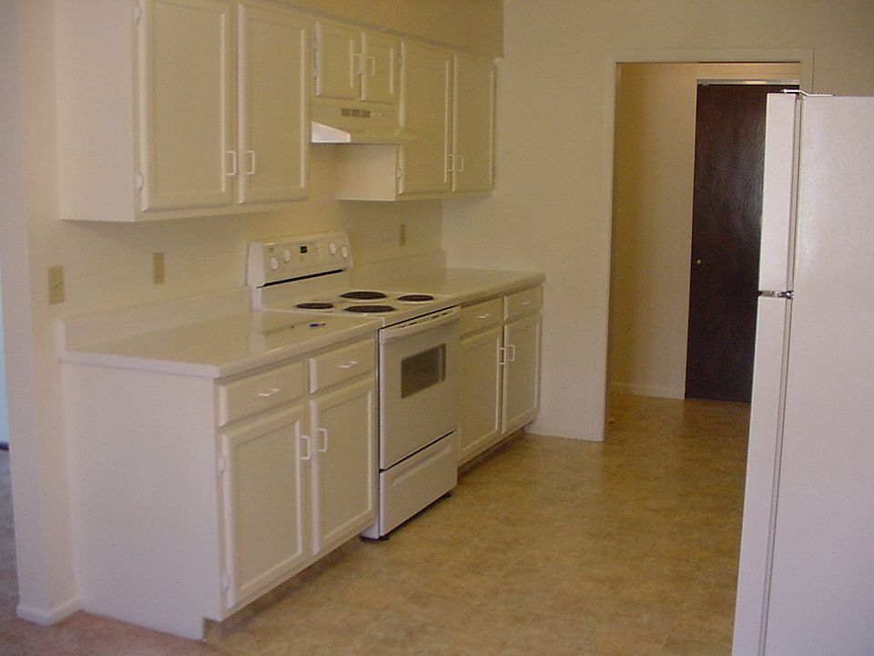 1st image of 1015 Laramie Dr APT 6