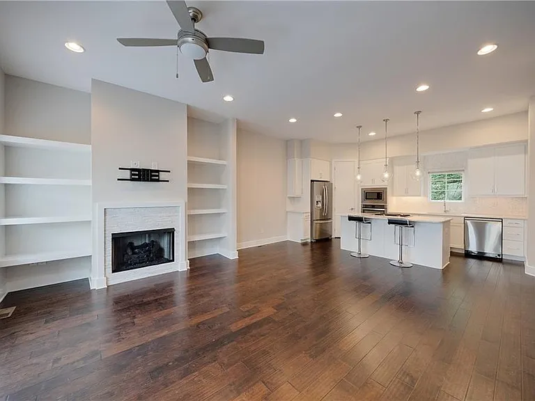 733 Taylor Ct NE — Photo 10
