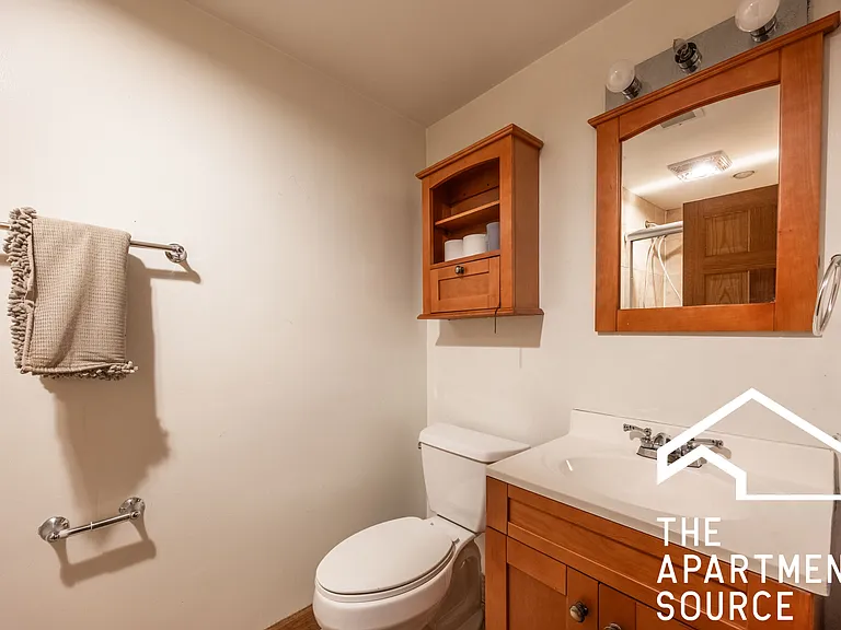 665 W Cornelia Ave #G — Photo 8