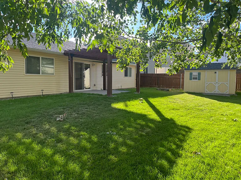 826 Kelsea St — Photo 2