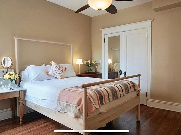 5th image of 929 W Belle Plaine Ave APT 2W