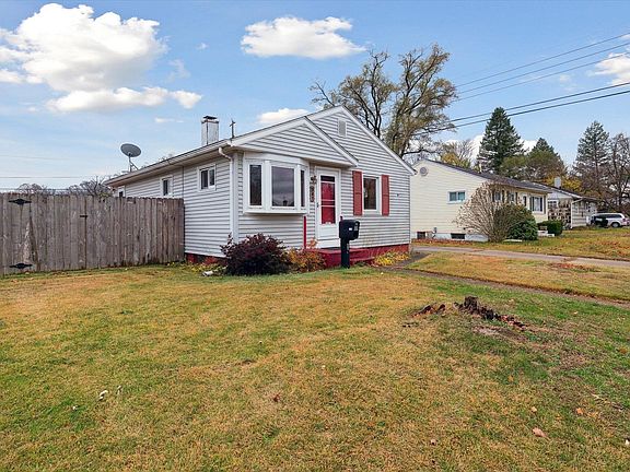 2nd image of 907 Canterbury Dr