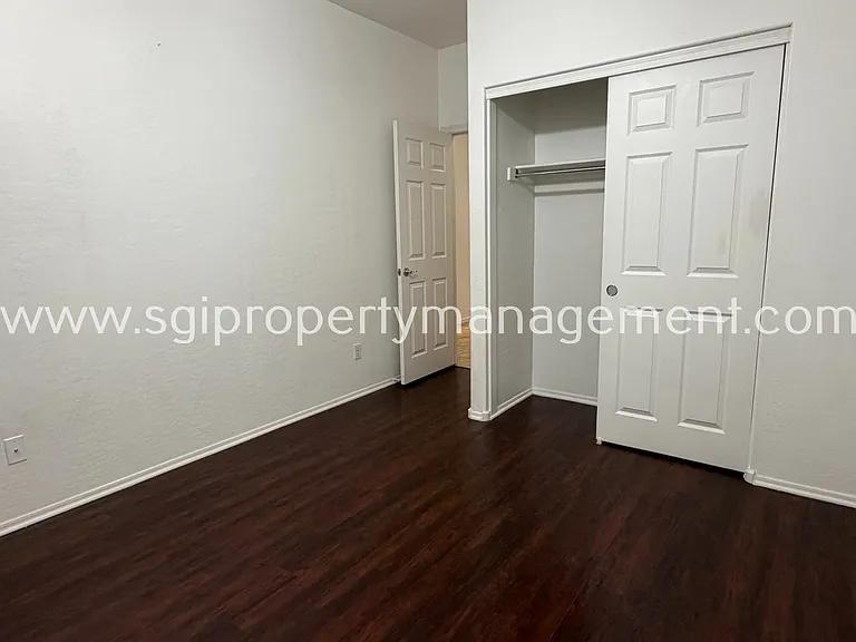 1243 E Walnut Rd — Photo 14