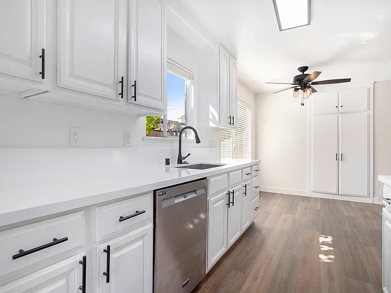 7196 Tamarack Dr — Photo 10