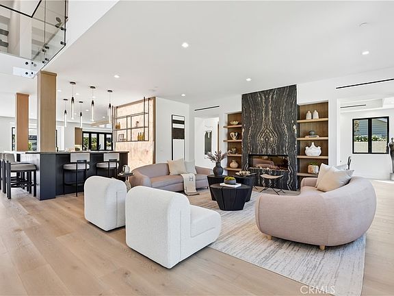 4th image of 4400 Oak Pl