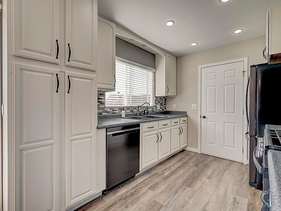 5th image of 2802 Delia Ln