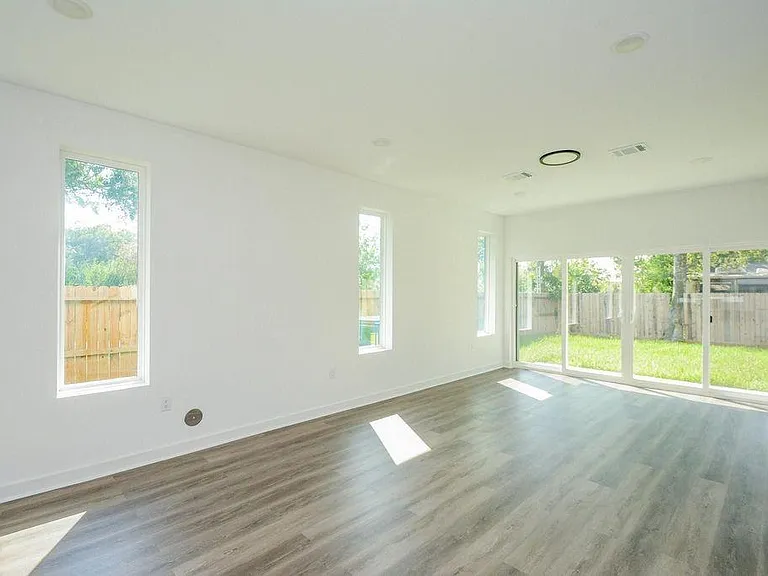4358 Clover St #A — Photo 12