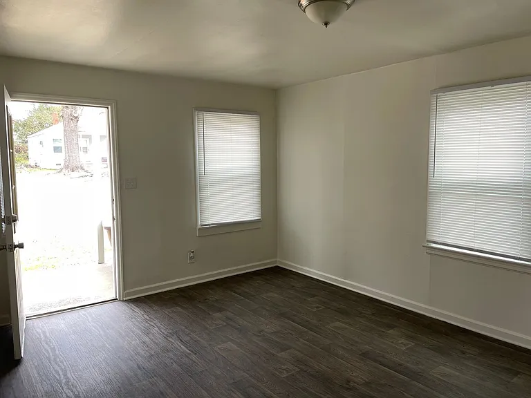1510 Sloan St — Photo 2