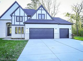 2751 Bolingbroke Dr, Troy, MI