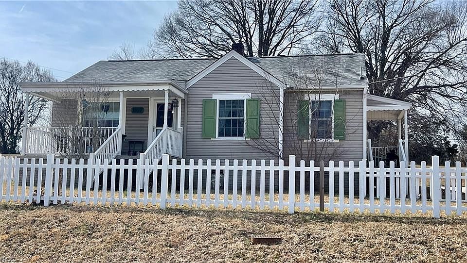 1st image of 1607 Larkin St