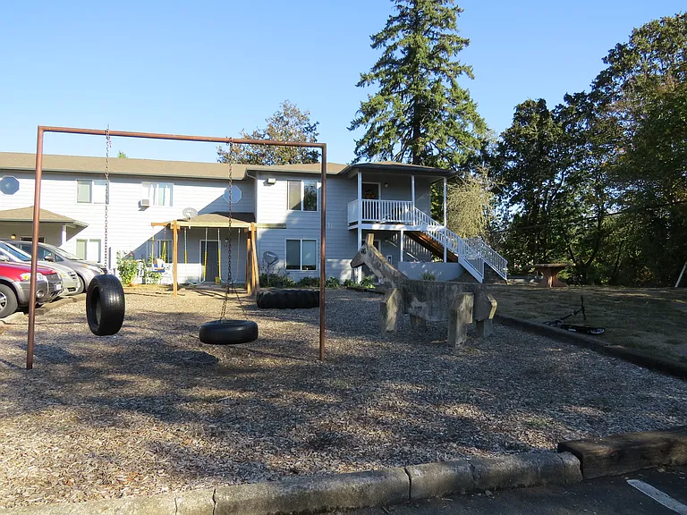 Creekview Apartments — Photo 3