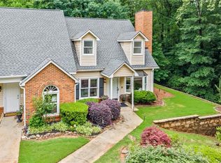 1022 Sasha Ln, Roswell, GA 30075