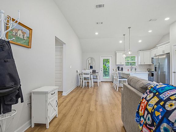 5th image of 1324 Hornbeam Dr
