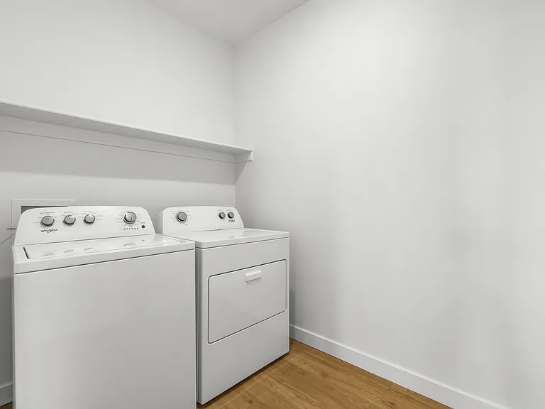 The Kelton Apartments — Photo 23