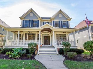 11 E Pine Ave, Roselle, IL 60172