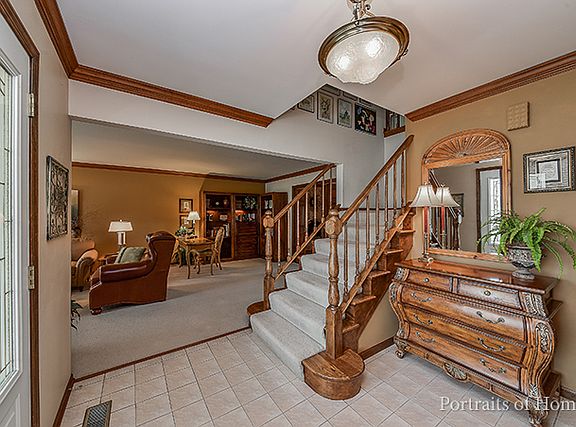3rd image of 23W428 Moraine Ct