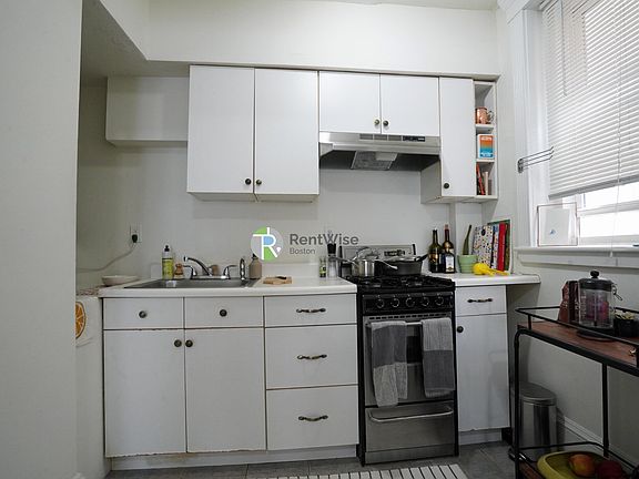 5th image of 71 Brighton Ave APT 1