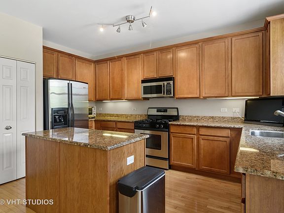 5th image of 420 W Wood St #16