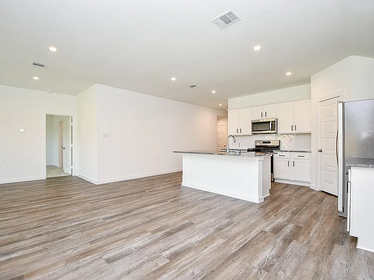 1115 Yaupon Dr — Photo 10