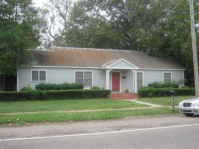 1st image of 303 E Ave N