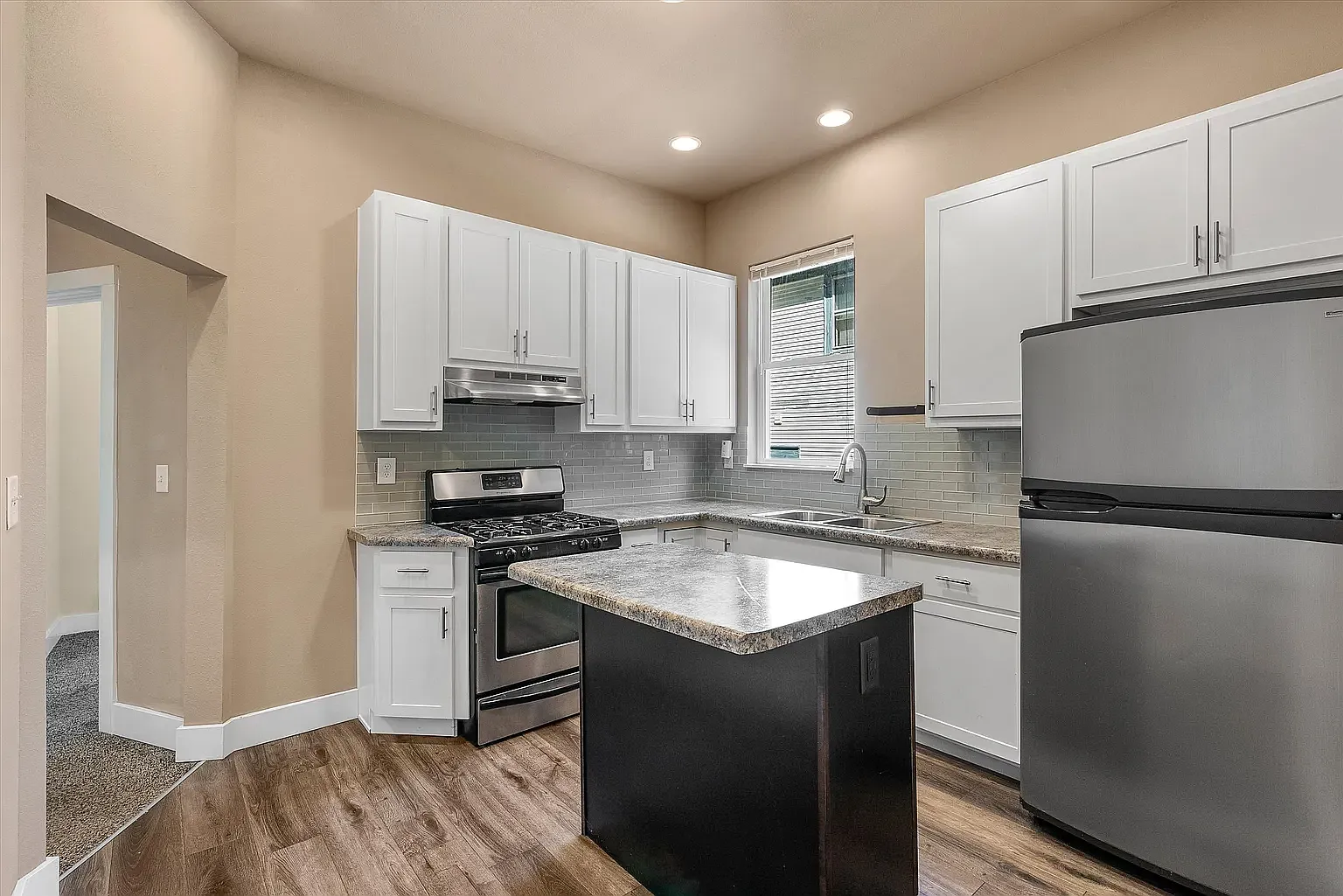 2718 N Murray Ave — Photo 3