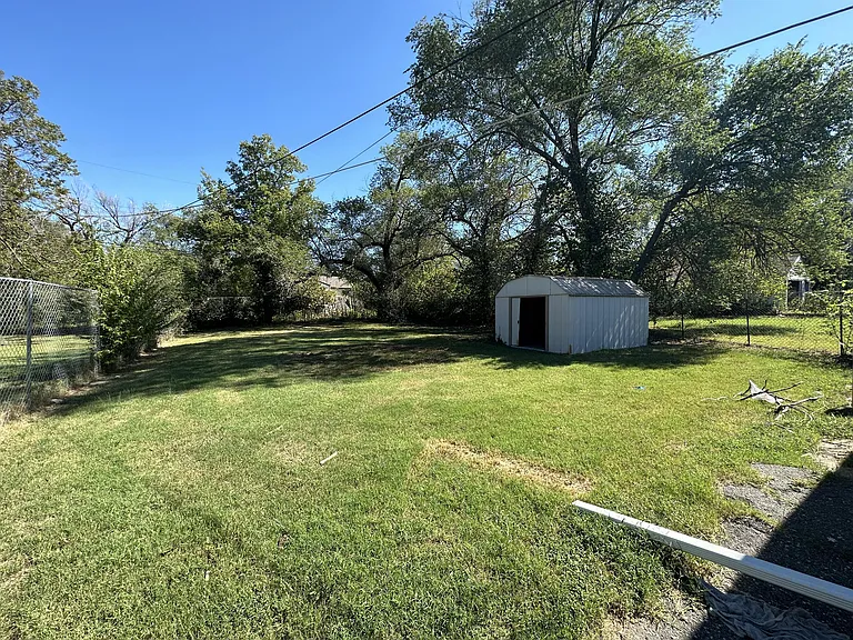 1332 N Erie St — Photo 14