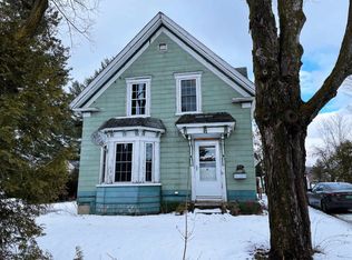 91 School St, Newport, VT 05855