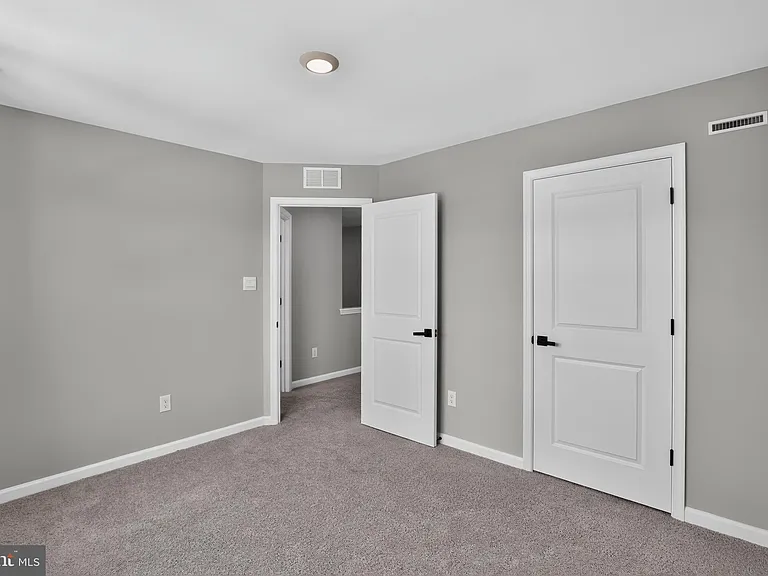 491 N Palace Dr — Photo 26