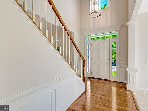 5th image of 43896 Churchill Glen Dr