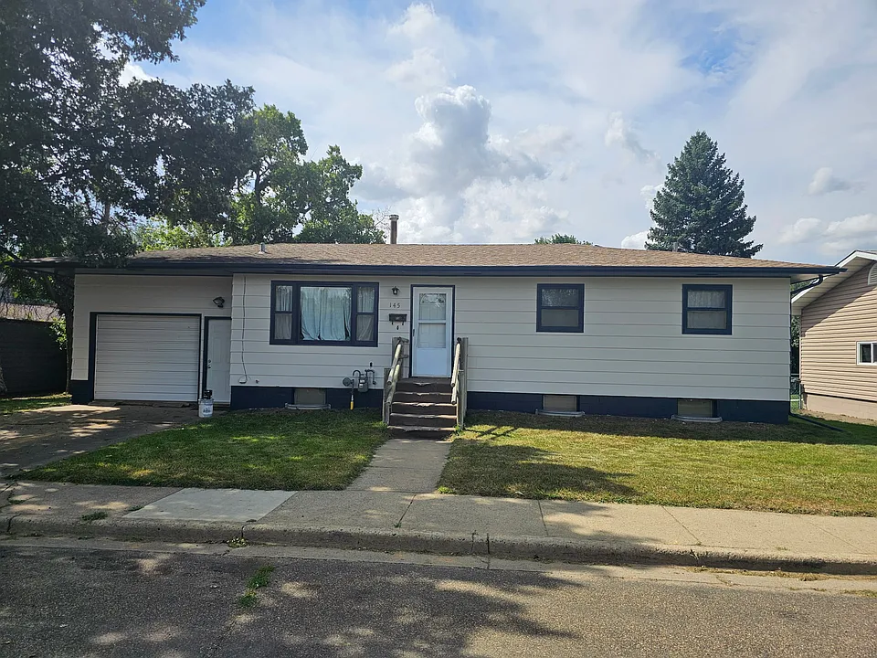 145 8th Ave E