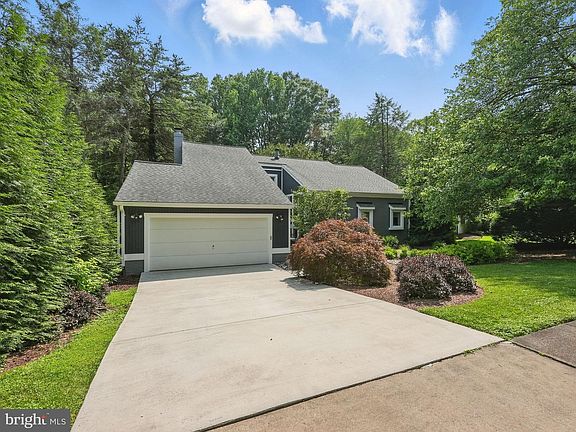 4th image of 11817 Blue Spruce Rd