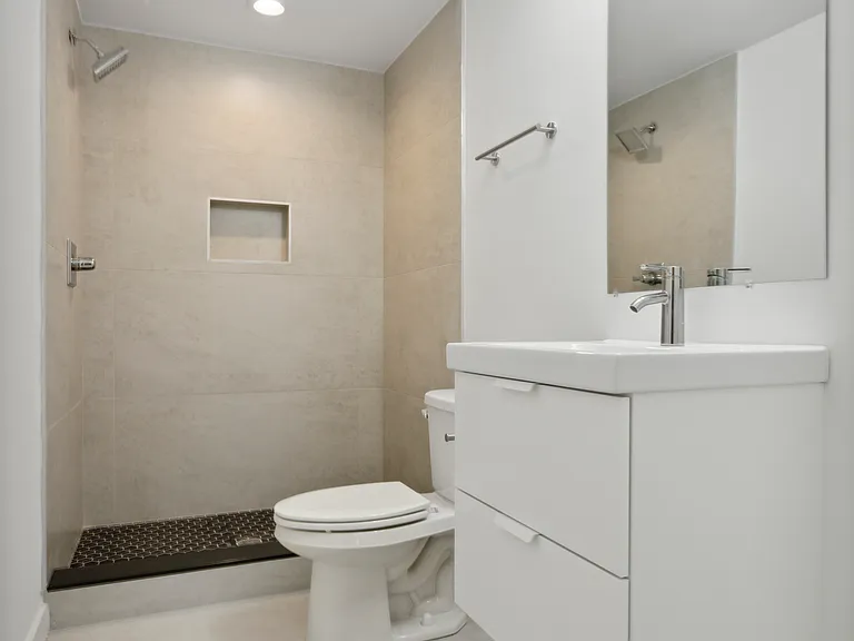 721 N De Kalb St — Photo 27