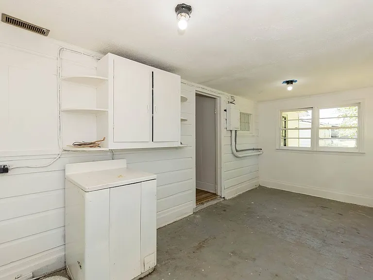 930 Elm St — Photo 23