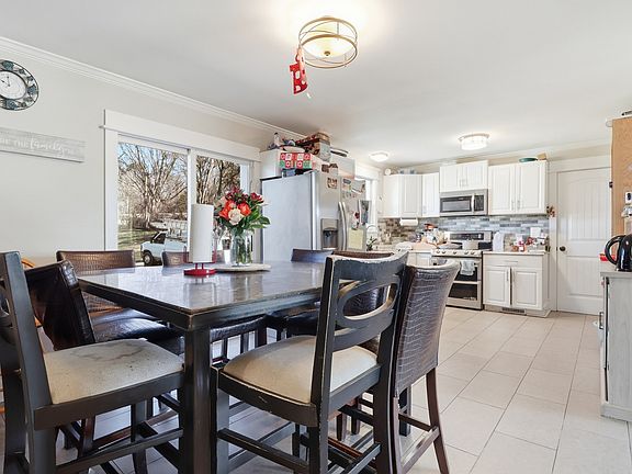 5th image of 886 Reeves Rd