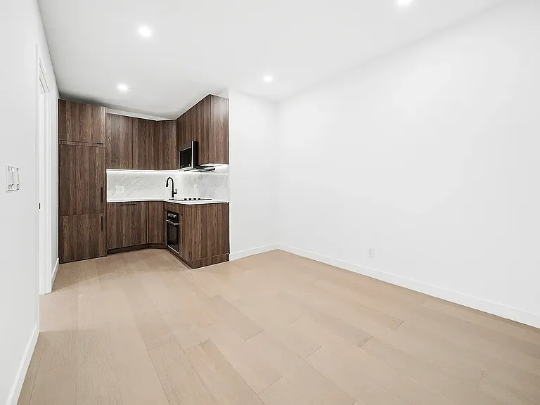 145 2nd Ave #21 — Photo 2