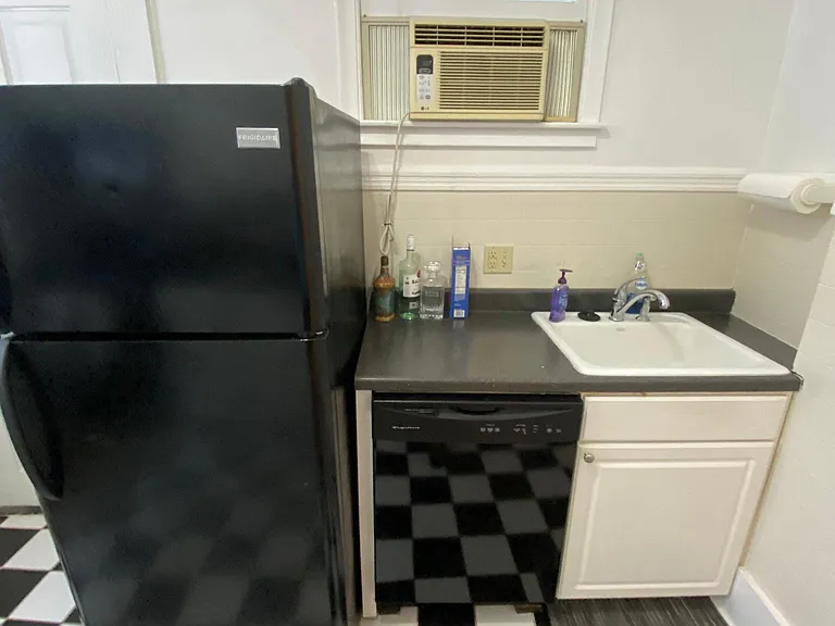 1015 Leontine St — Photo 14