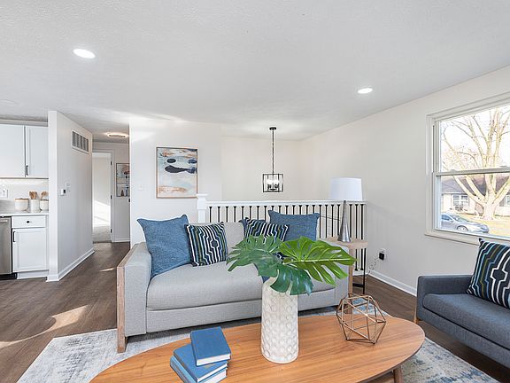 4th image of 4402 Cherry Valley Dr
