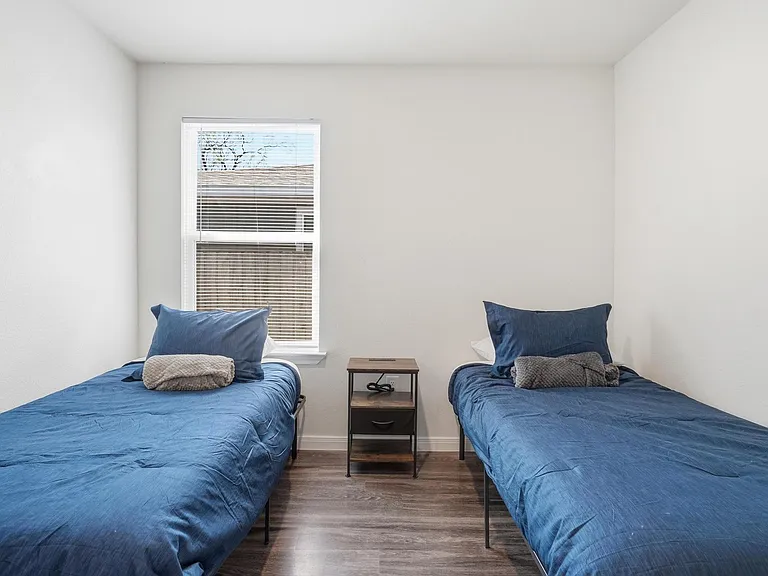 1327 Beech St — Photo 13