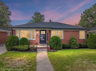 22432 Carolina St, Saint Clair Shores, MI