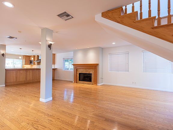 4th image of 4539 Mammoth Ave