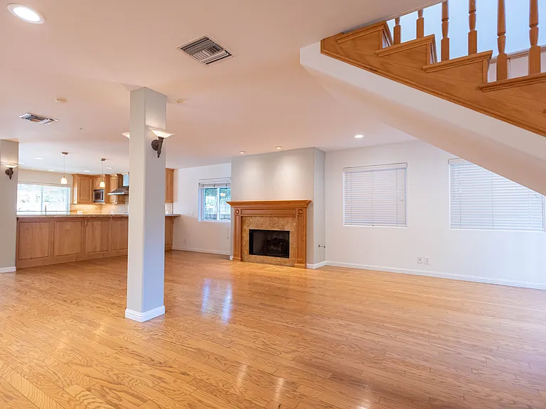 4539 Mammoth Ave — Photo 4