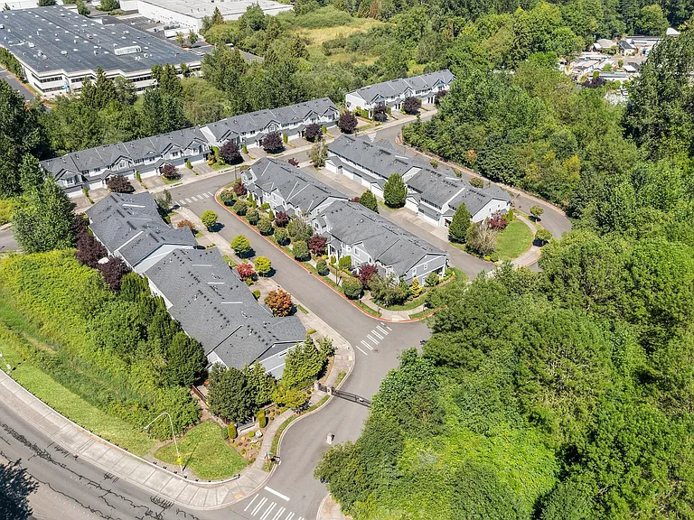 Watertree Place Townhomes — Photo 19