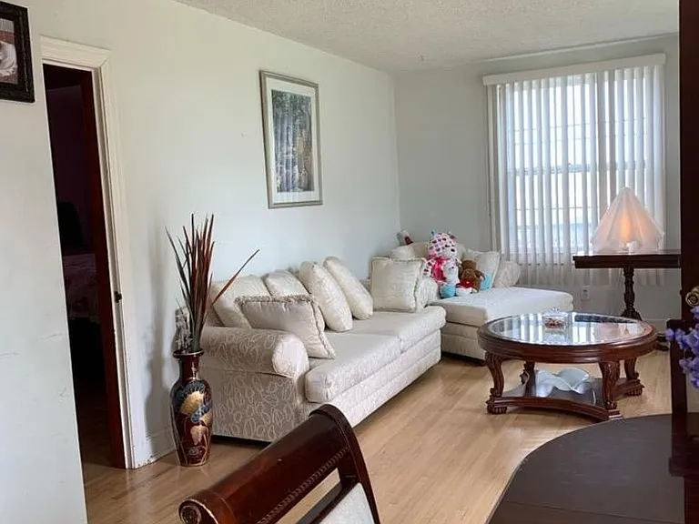 1518 Marwood Ln — Photo 4