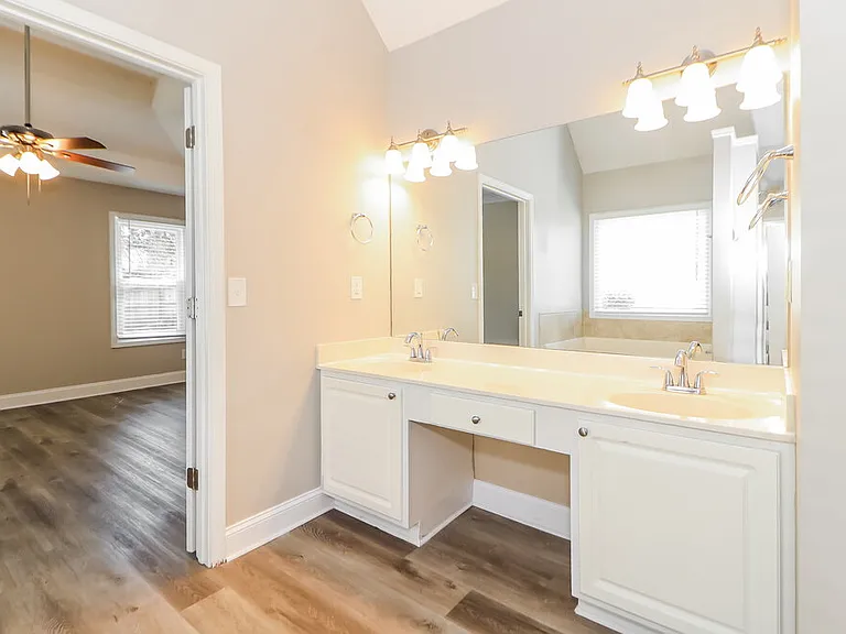 2950 Northcliff Dr — Photo 13
