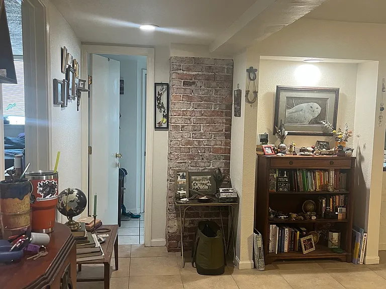 1901 Riverside Dr — Photo 2