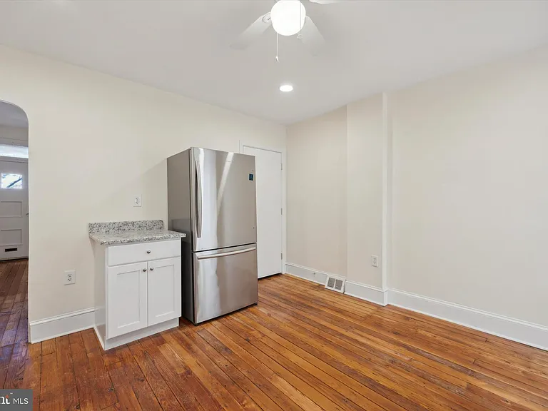 467 Ripka St — Photo 3